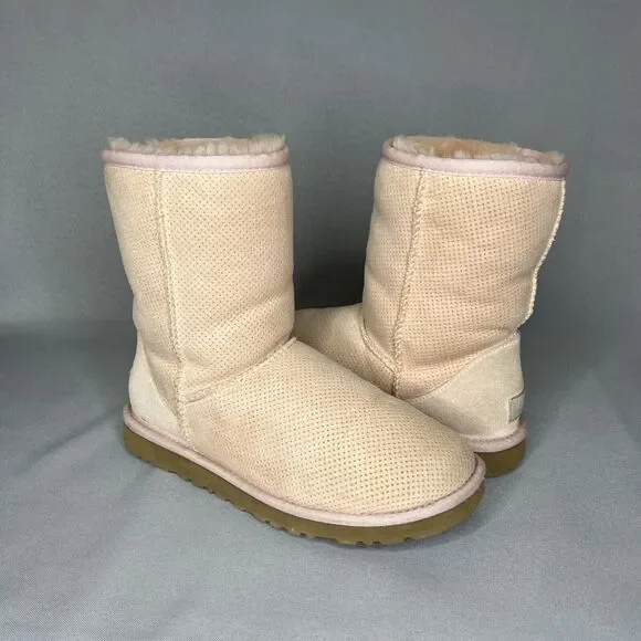 Womens UGG Boots Light Pink Tan Classic Short Perforated Suede Wool Boho Sz 6 - Picture 1 of 16